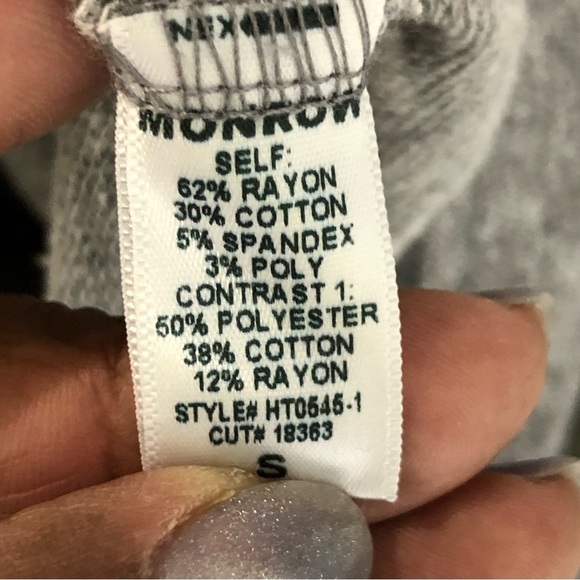 Monrow & Soul small Gray Henley logo embroidered sweatshirt - Picture 4 of 10